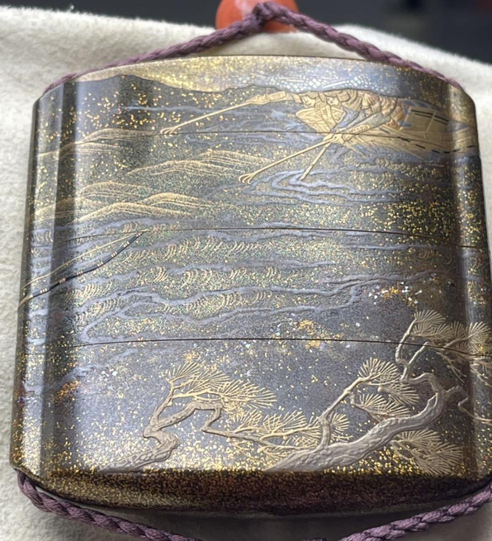 宇治川先陣争い蒔絵印籠　今泉成之作　東京美術館所蔵品同手あり・根付