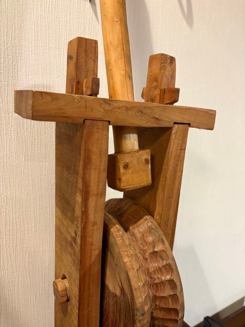 木製の滑車　伝統的な木製道具