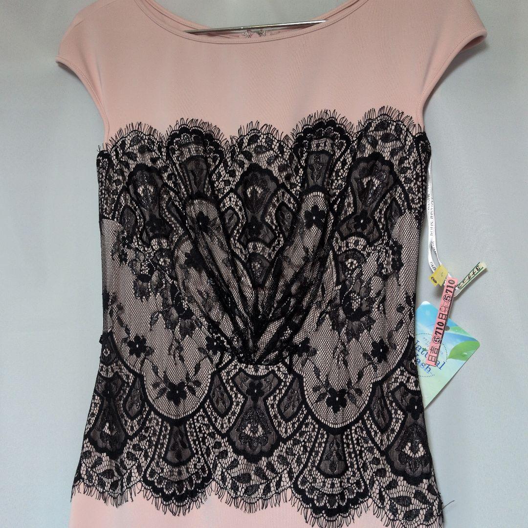 タダシショウジ ピンクと黒のレースタイトドレス