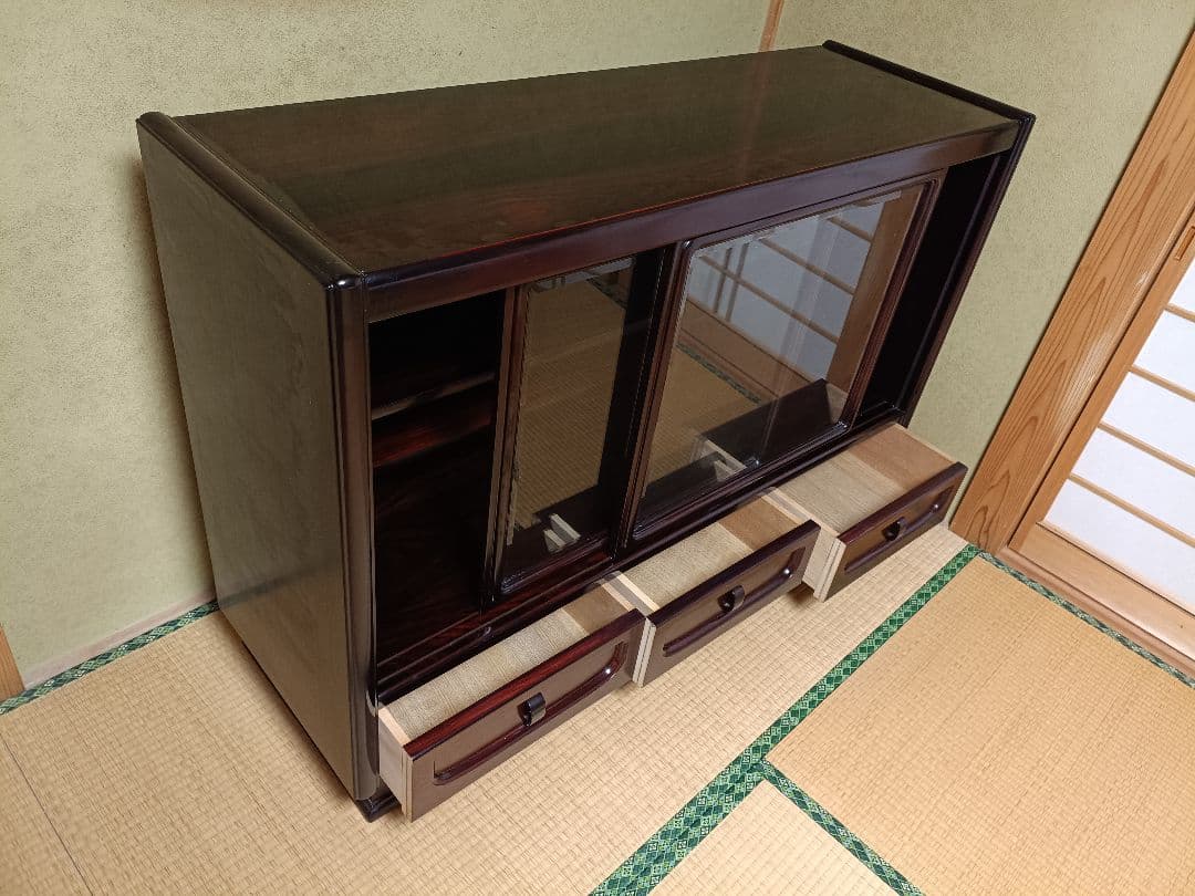 【引取り限定】ダークブラウン木製茶タンス ガラス扉付き