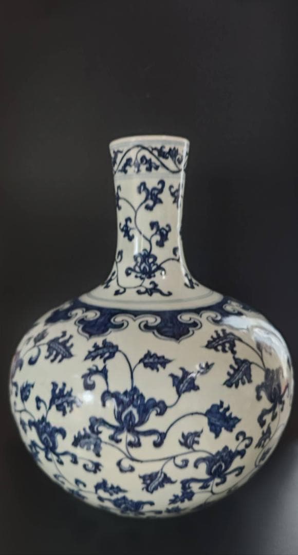 明時代　染付青花吉祥花紋天球瓶(B-19)