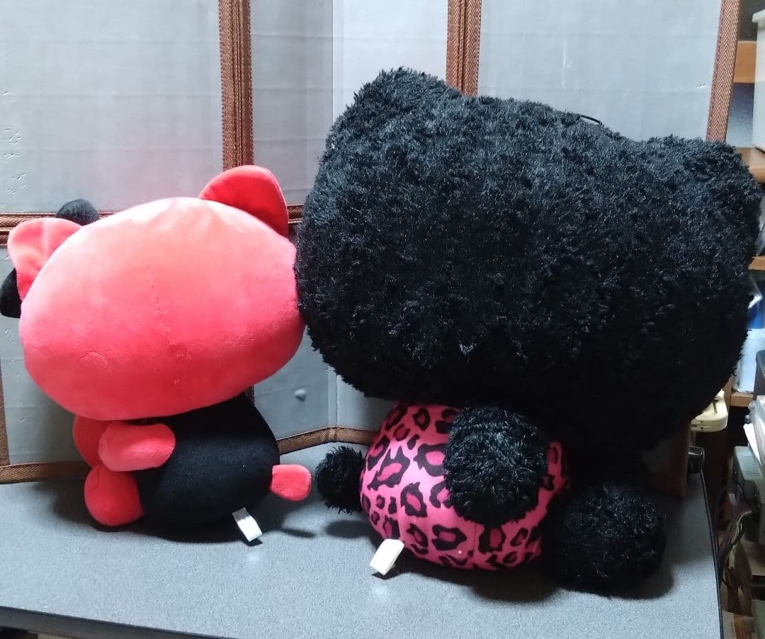 サンリオ　ハローキティ　ぬいぐるみ/2体セット/赤キティ＆黒キティ