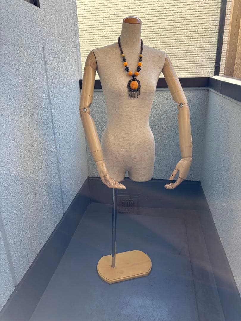 【中古】トルソー　アーム付き　レディース　ネックレス付き