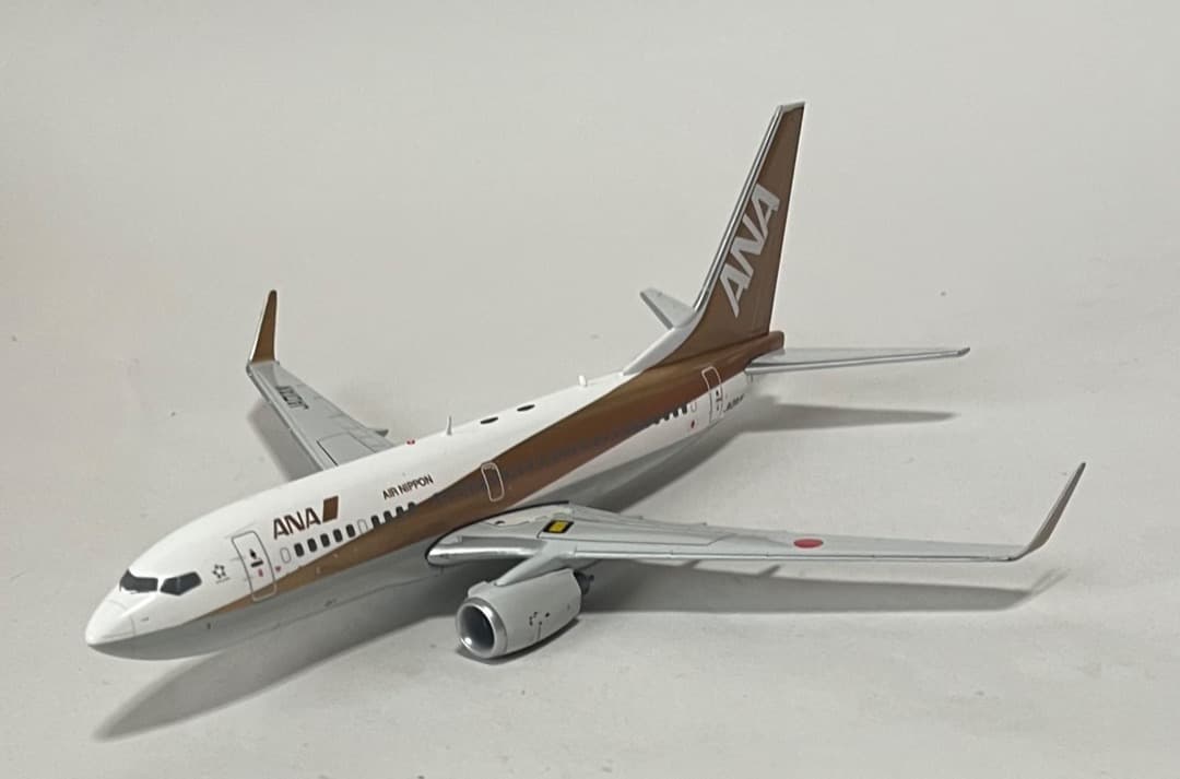 航空機・ヘリコプター ANA B737-700 JA01AN Gold
