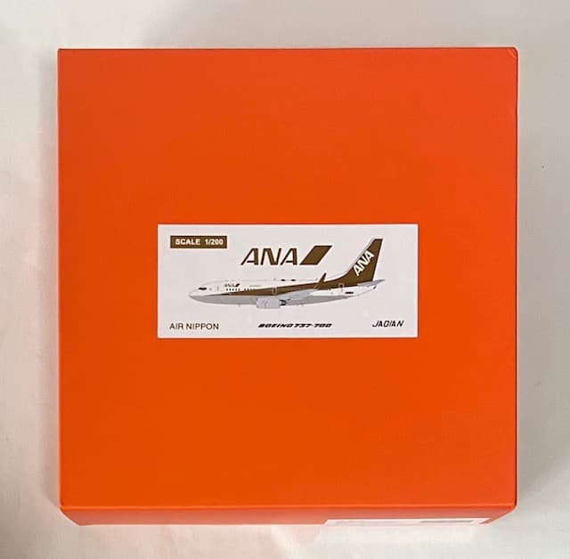 航空機・ヘリコプター ANA B737-700 JA01AN Gold