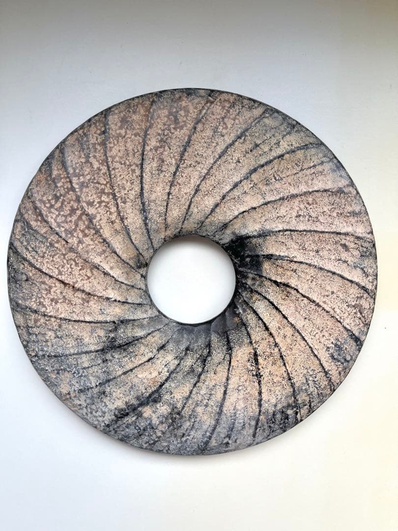 円盤型　焼き物　アート　オブジェ