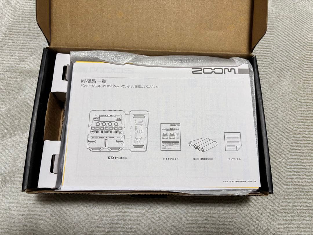 ZOOM G1X FOUR ギターエフェクター（ACアダプターなし）