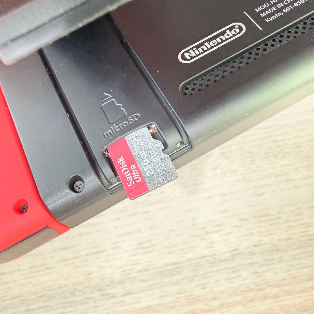 Nintendo Switch 256GBのマイクロSDカード付き