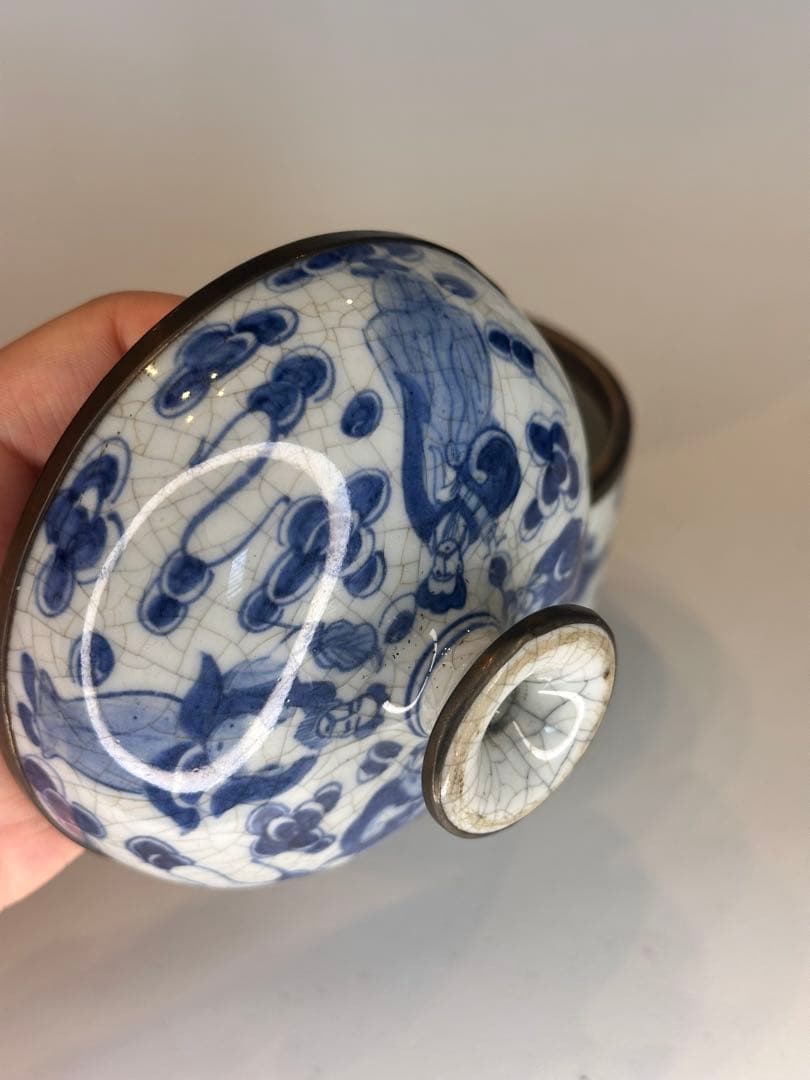 洪憲年製　染付　人物図　蓋付小壺　開片　包銀口　底款有り　青花　古陶磁