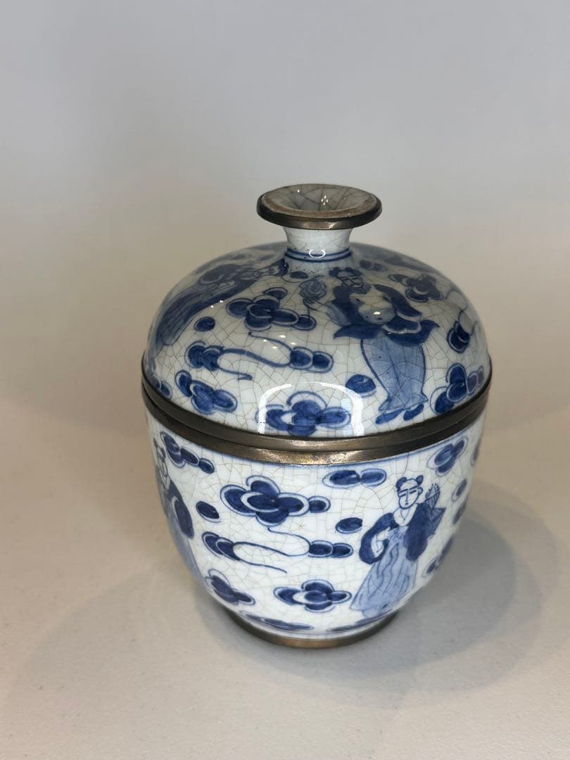 洪憲年製　染付　人物図　蓋付小壺　開片　包銀口　底款有り　青花　古陶磁