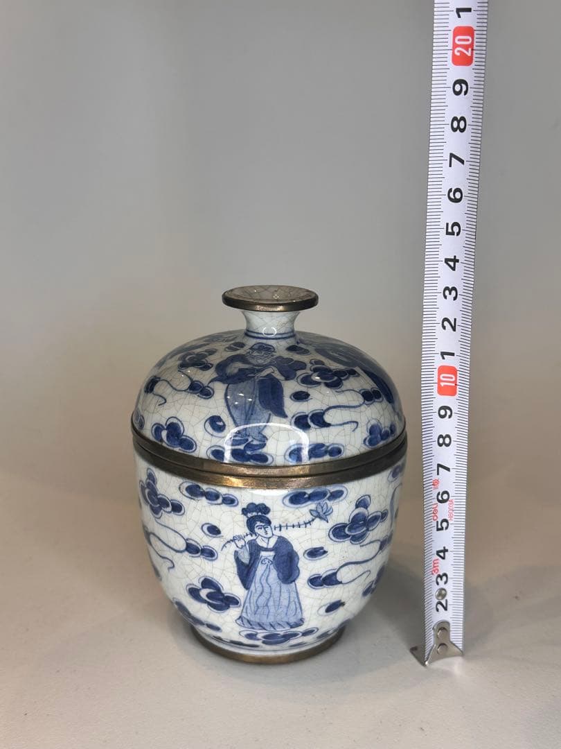 洪憲年製　染付　人物図　蓋付小壺　開片　包銀口　底款有り　青花　古陶磁