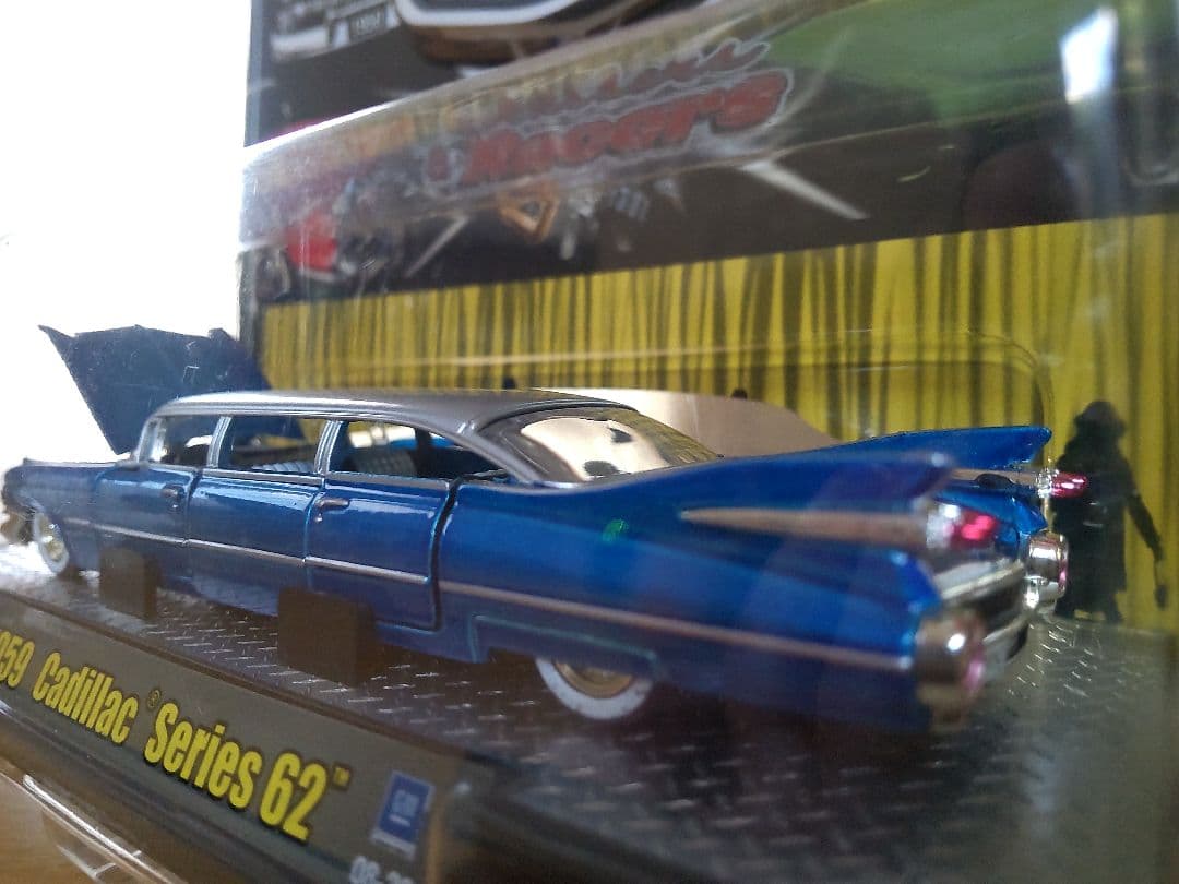 ミニカー M2machines 1959 cadillac 1/64
