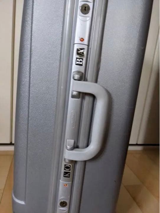 ロジェールジャパンのスーツケース TSAロック付 防水