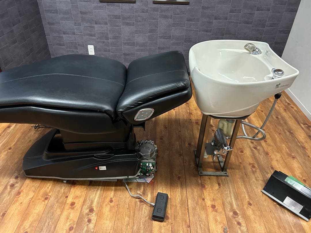 黒 スタイリングチェアとシャンプー台セット
