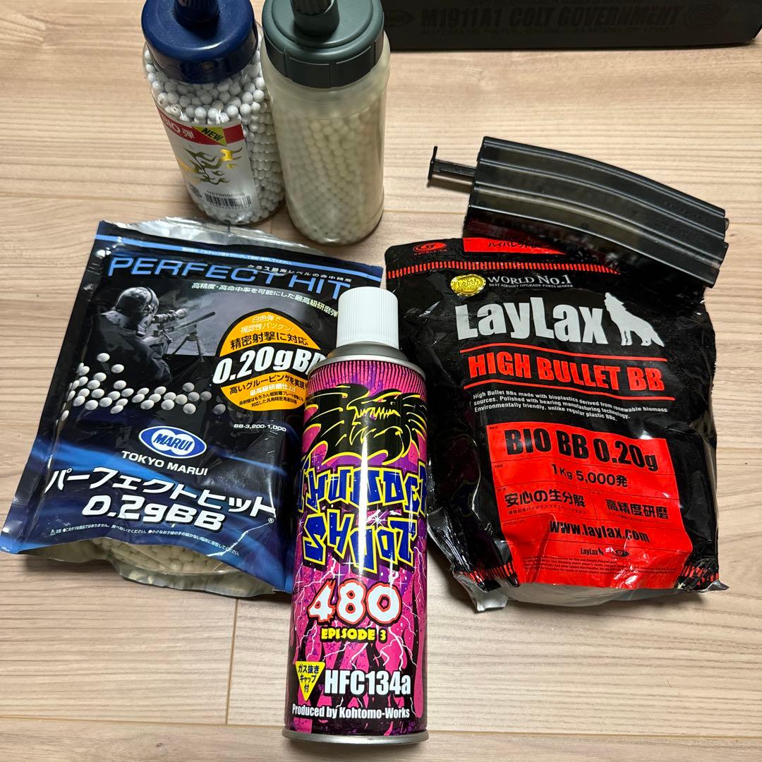 マルイ　コルトM1911モデルガン 予備マガジンなど