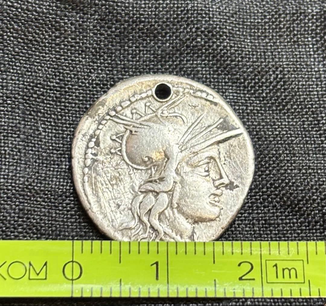 古代ローマ銀貨 デナリウス M·TVLLI 女神ローマクアドリガ 穴あき加工