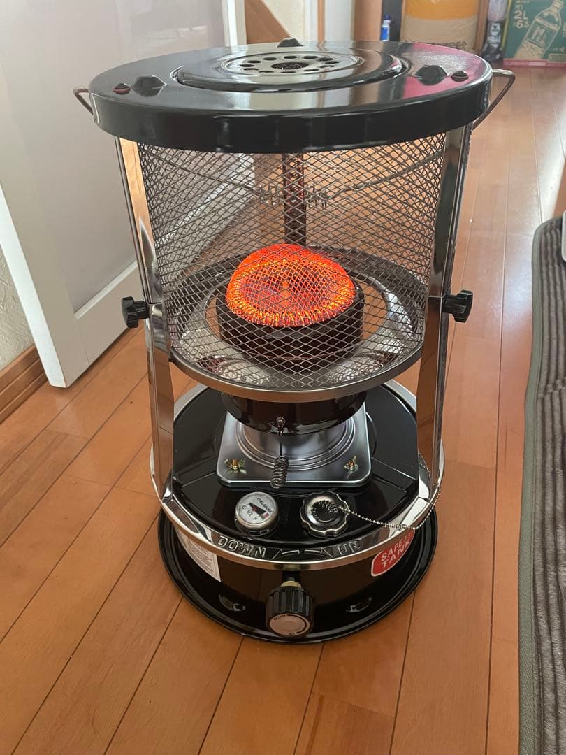 メッシュカバー付きブラックストーブ