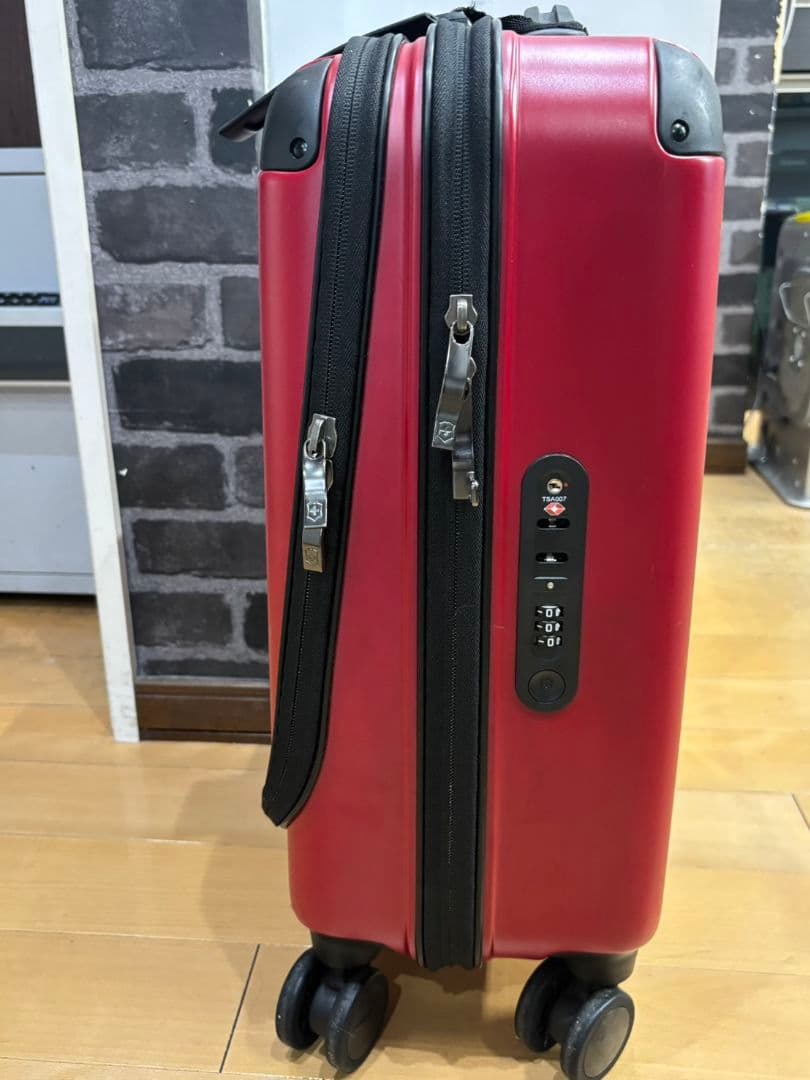 【美品】VICTORINOX キャリーケース　スーツケース　４輪　レッド
