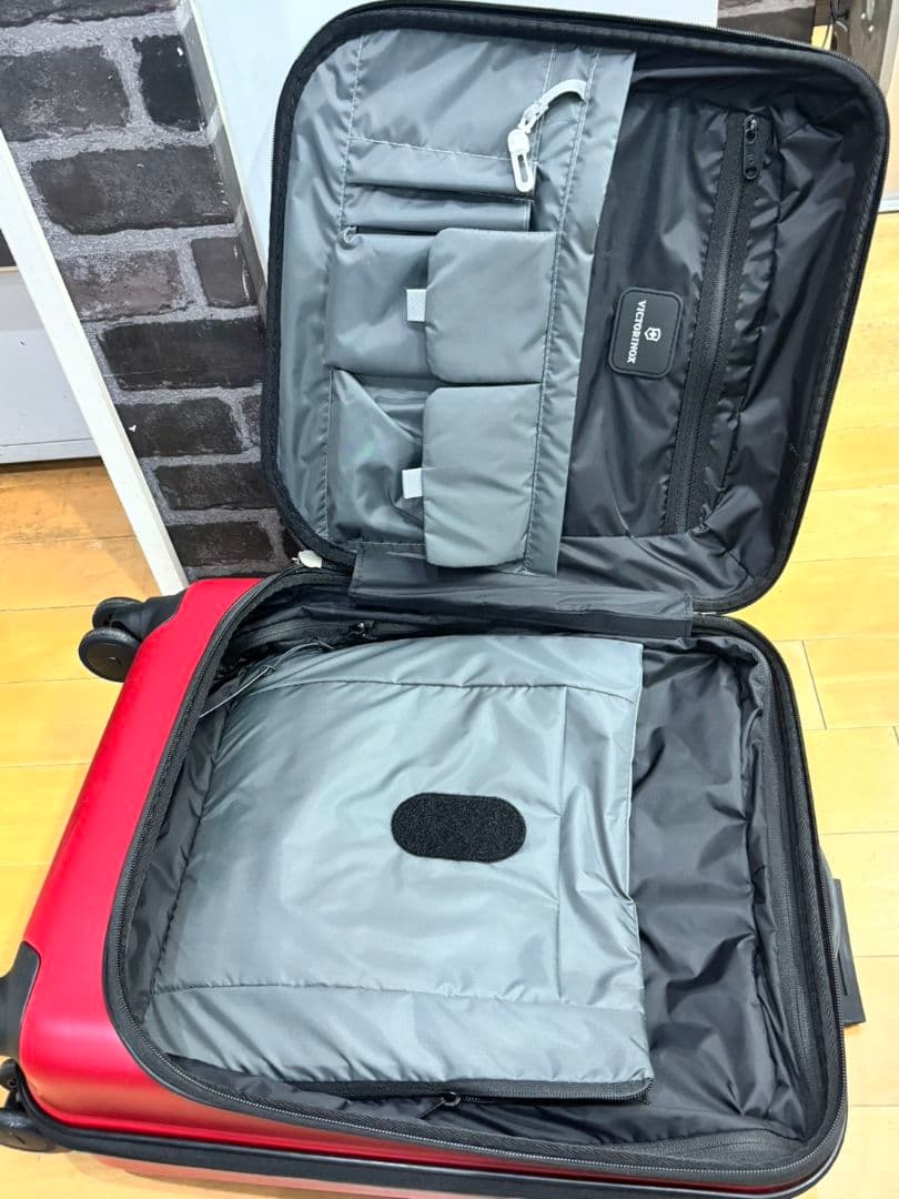 【美品】VICTORINOX キャリーケース　スーツケース　４輪　レッド