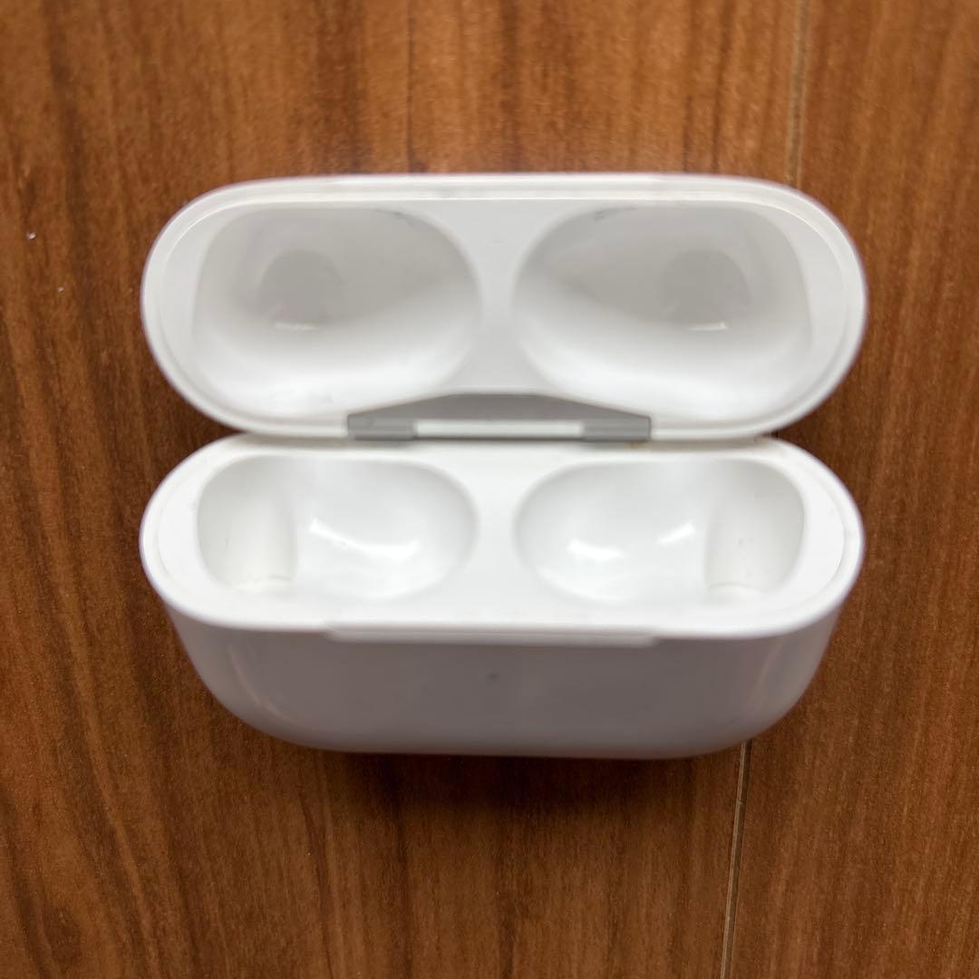 AirPods Pro ワイヤレス充電ケース付き(右イヤホンは機能しません)