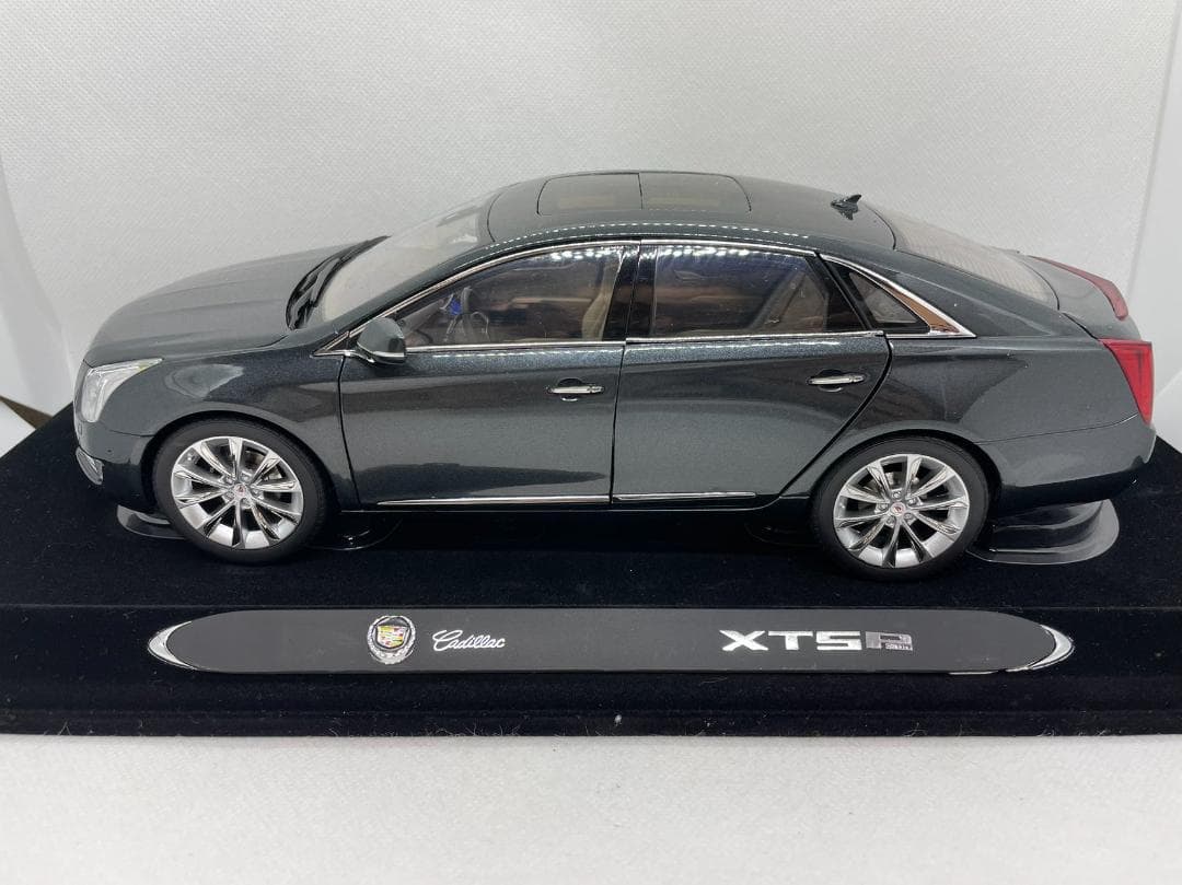 102-005 1/18 キャデラック Cadillac XTS グレー