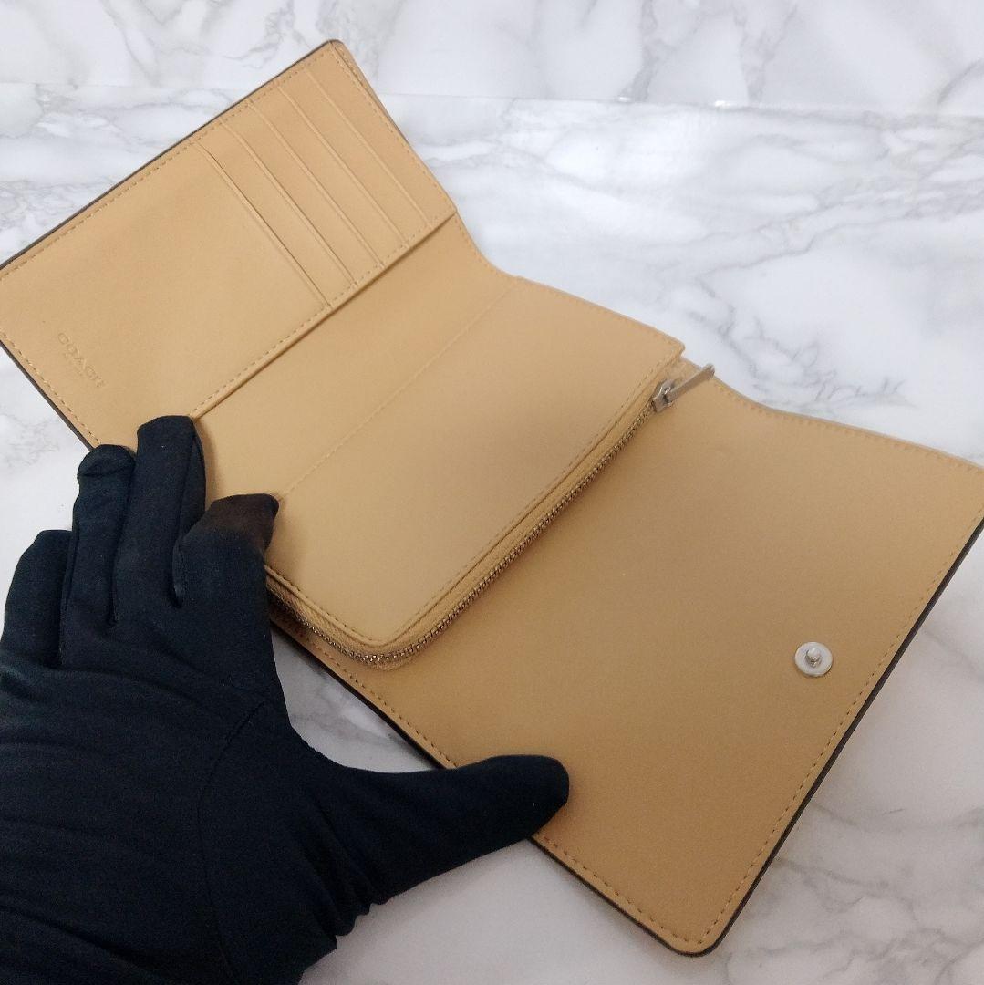 【美品】COACH コーチ エッセンシャルミディアムフラップウォレット