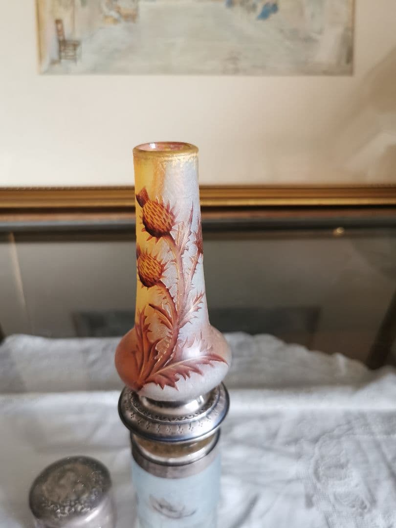 アンティークドームナンシー 薊紋花瓶 オパルセント被ガラスエナメル金彩 彫銀台付