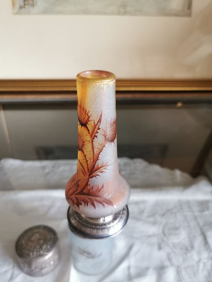 アンティークドームナンシー 薊紋花瓶 オパルセント被ガラスエナメル金彩 彫銀台付