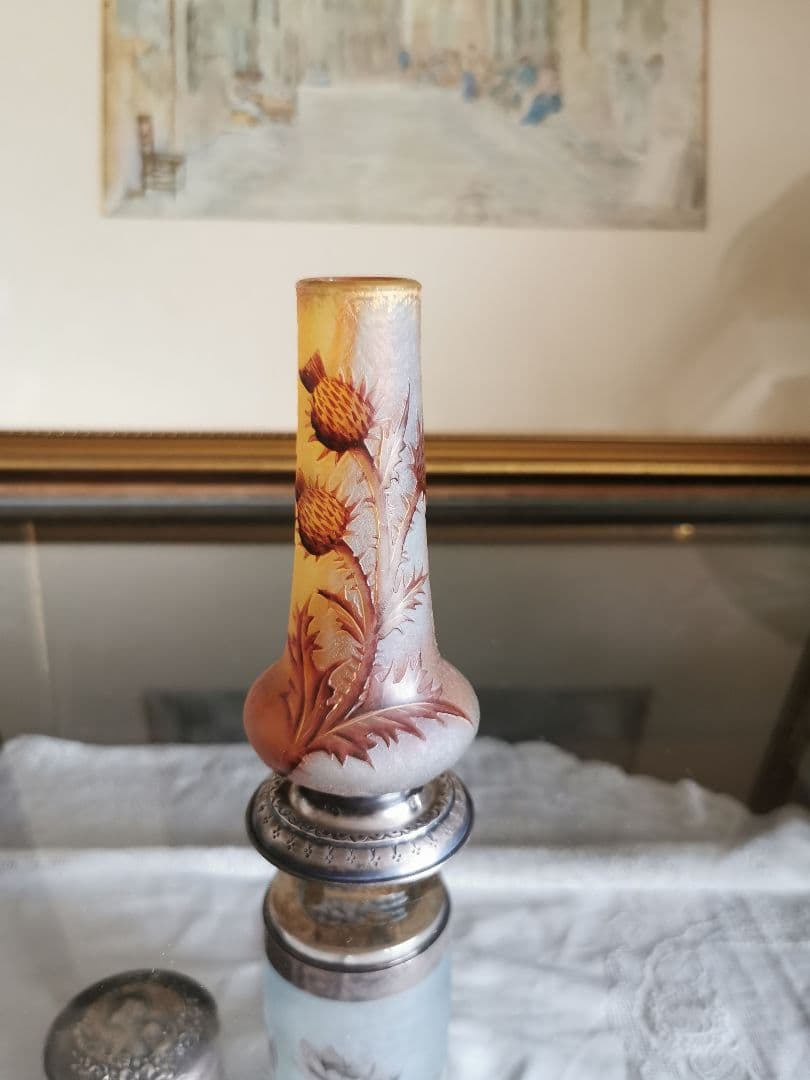 アンティークドームナンシー 薊紋花瓶 オパルセント被ガラスエナメル金彩 彫銀台付