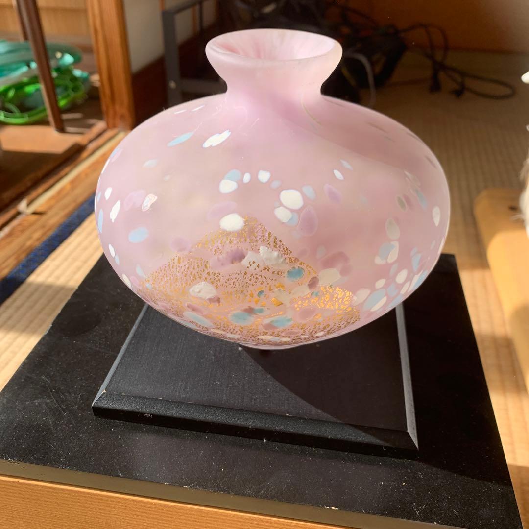 泡模様のピンクガラス花瓶
