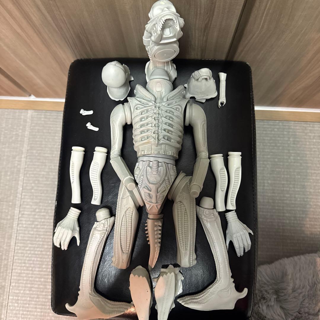 エイリアン　フィギュア　ソフビ　未塗装　組み立て未完成