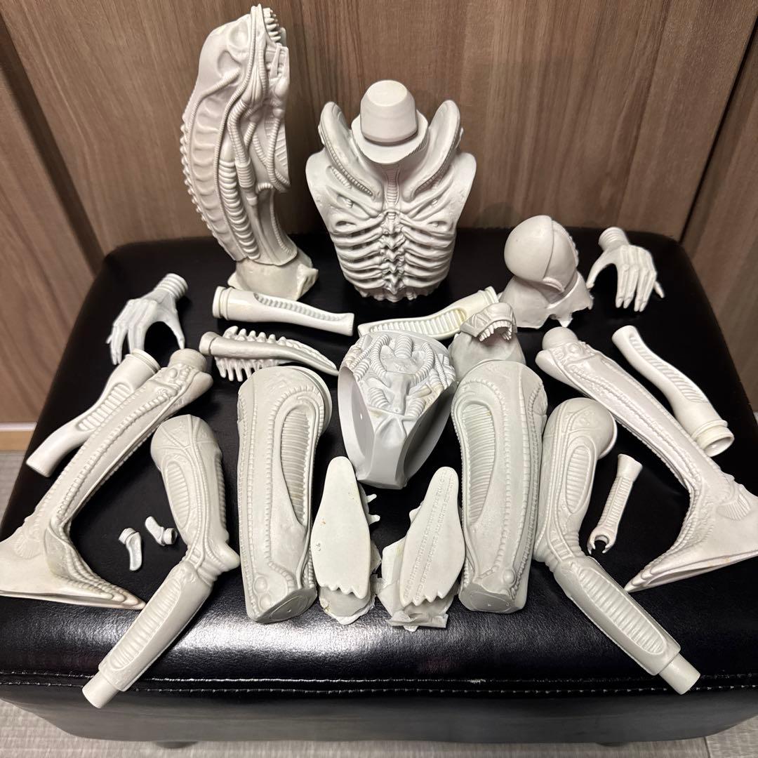 エイリアン　フィギュア　ソフビ　未塗装　組み立て未完成