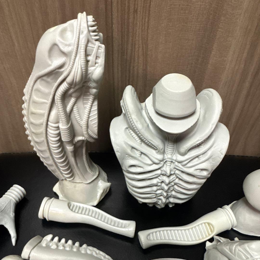 エイリアン　フィギュア　ソフビ　未塗装　組み立て未完成