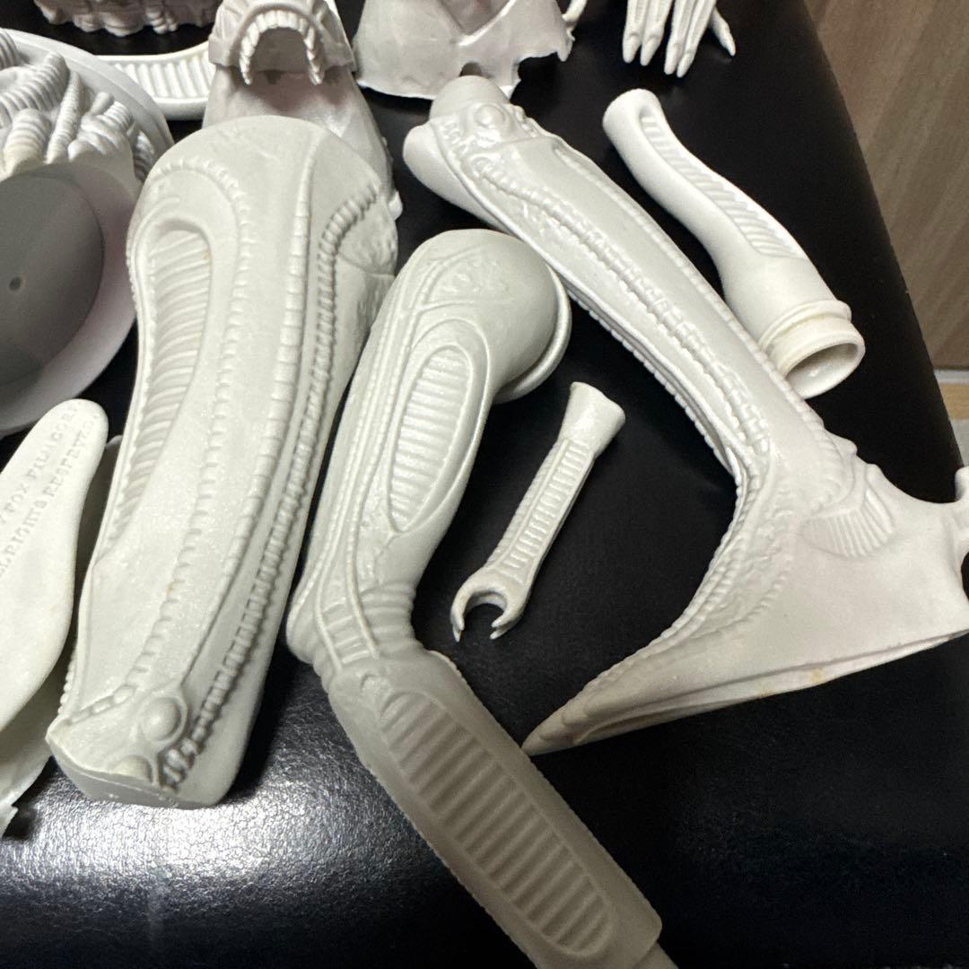 エイリアン　フィギュア　ソフビ　未塗装　組み立て未完成