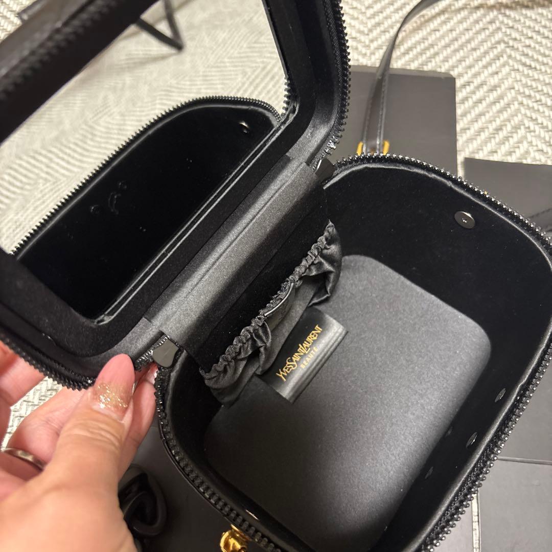 YSL ブラックレザー ショルダーバッグ　ロゴ