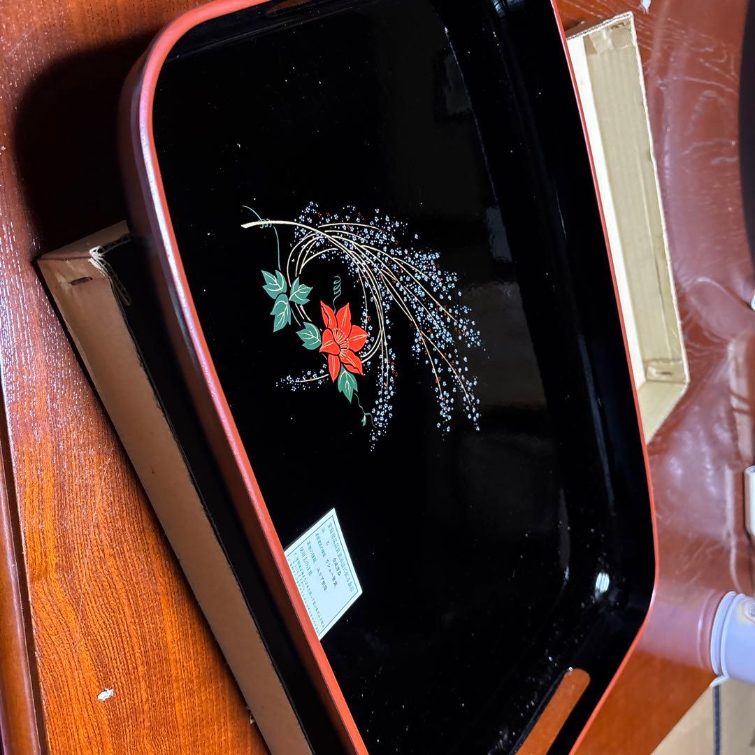 漆塗り お盆セット 長手盆 丸盆 2点 蒔絵 花柄 黒塗り 箱付き