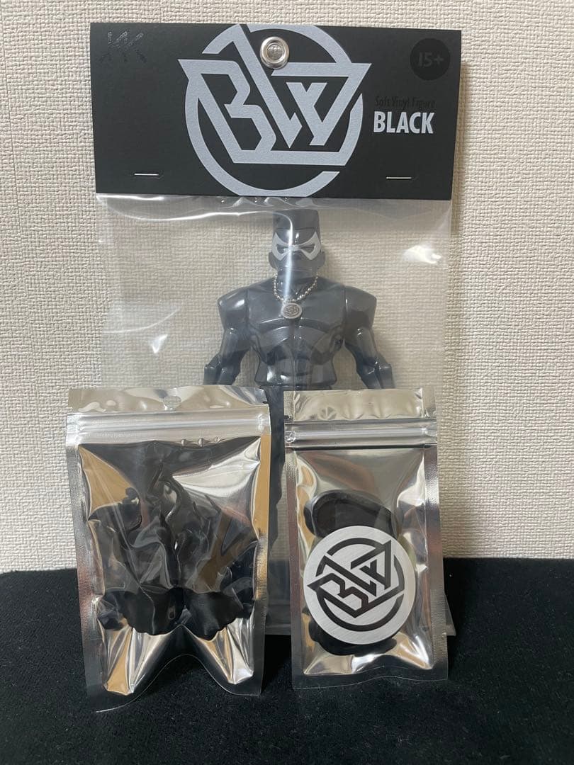 BLACK&WHITE ソフビ BLACK スタンダードカラー　新品未開封