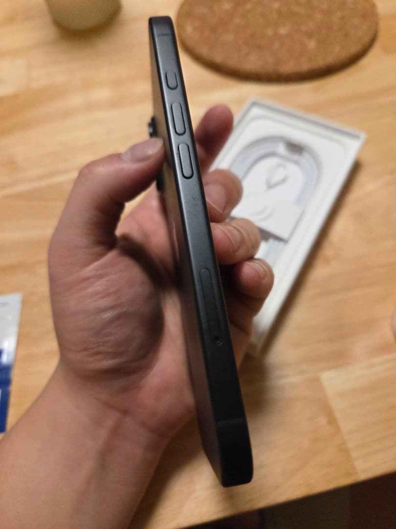 Apple iPhone 16 ブラック 本体 128GB　値下げ