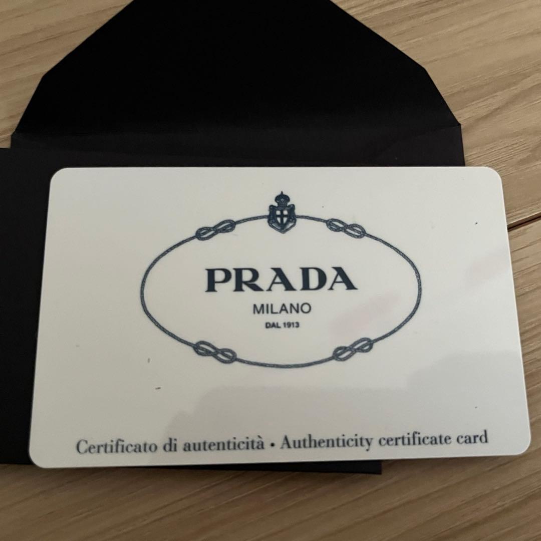 PRADA ベージュ 三つ折り財布