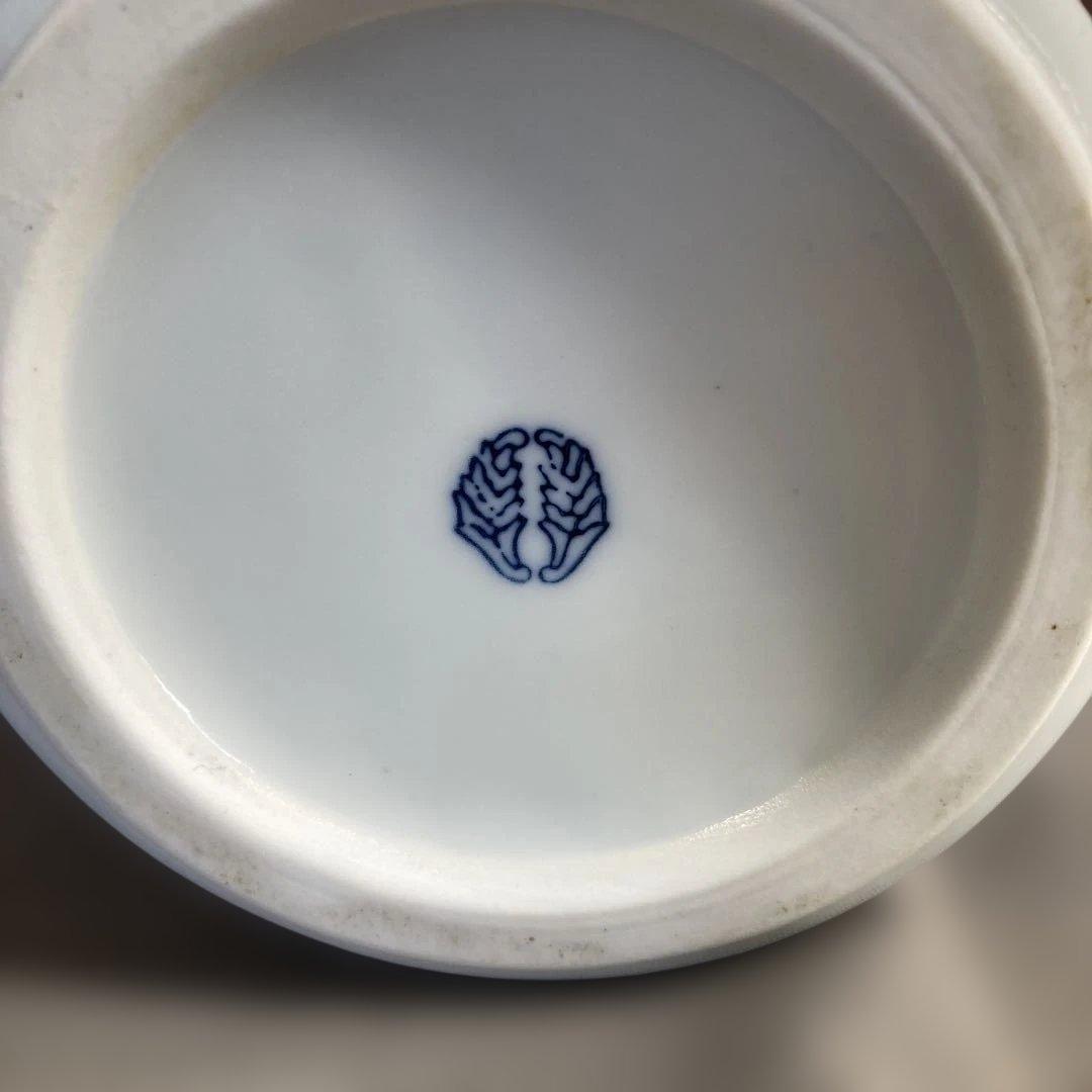 【市川光春】色鍋島の伝統　鍋島藩窯　御庭焼　市川光春作　錦牡丹波波地文　花瓶