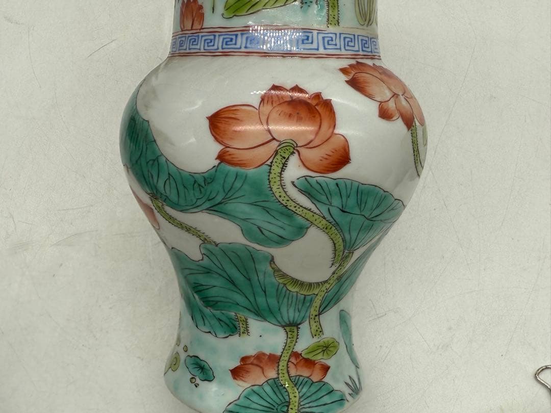 中国　色絵瓶　蓮　康熙年製銘　送料込み251127