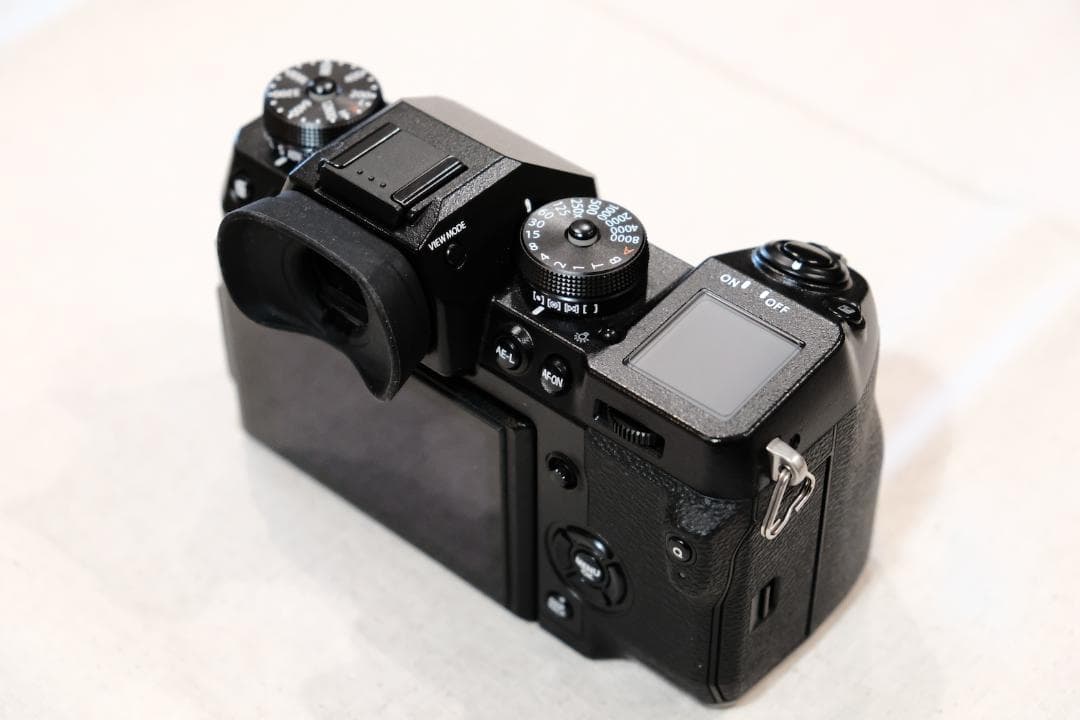 【美品】［ショット数28］ FUJIFILM X-H1ボディ ミラーレス一眼