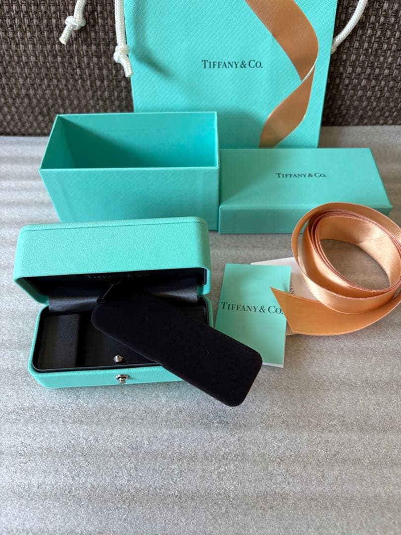 現行品　新品未使用ティファニーピアス　空箱　ケース　ミニサイズ