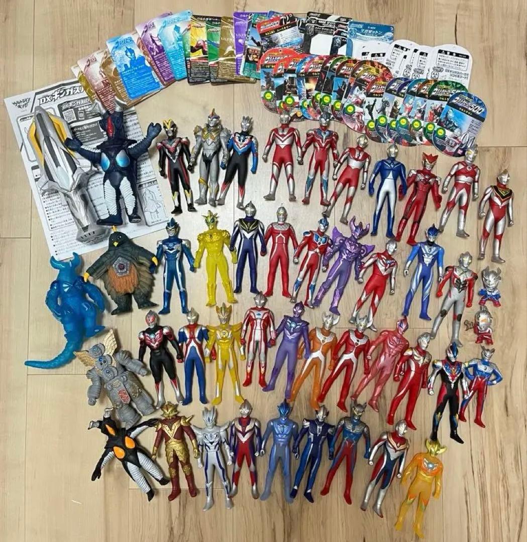 ウルトラマンフィギュアセット ソフビ人形 ソフビ45体 カード付き