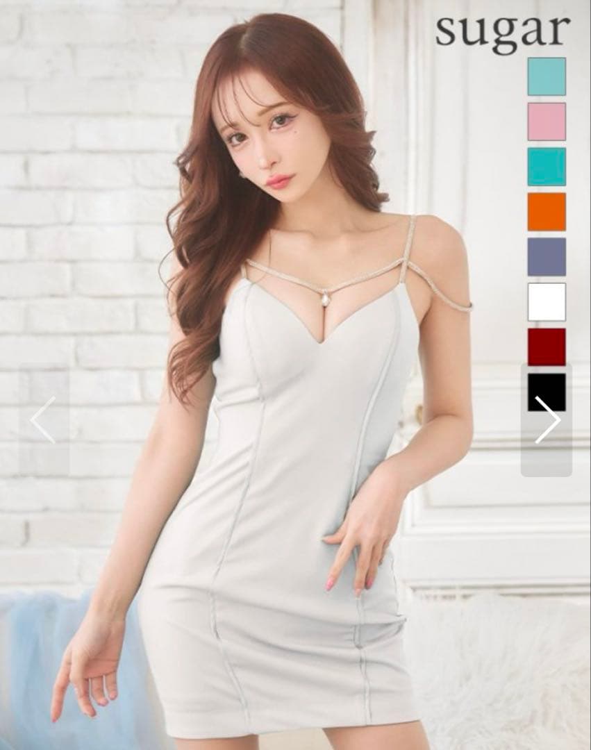 ホワイト ビジュー付き タイトドレス