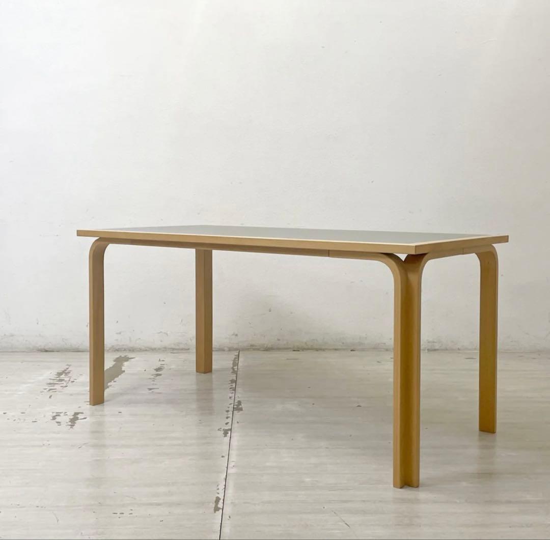 値下げ　マグナスオルセン　デスク　テーブル　アルヴァ・アアルト　リノリウム天板