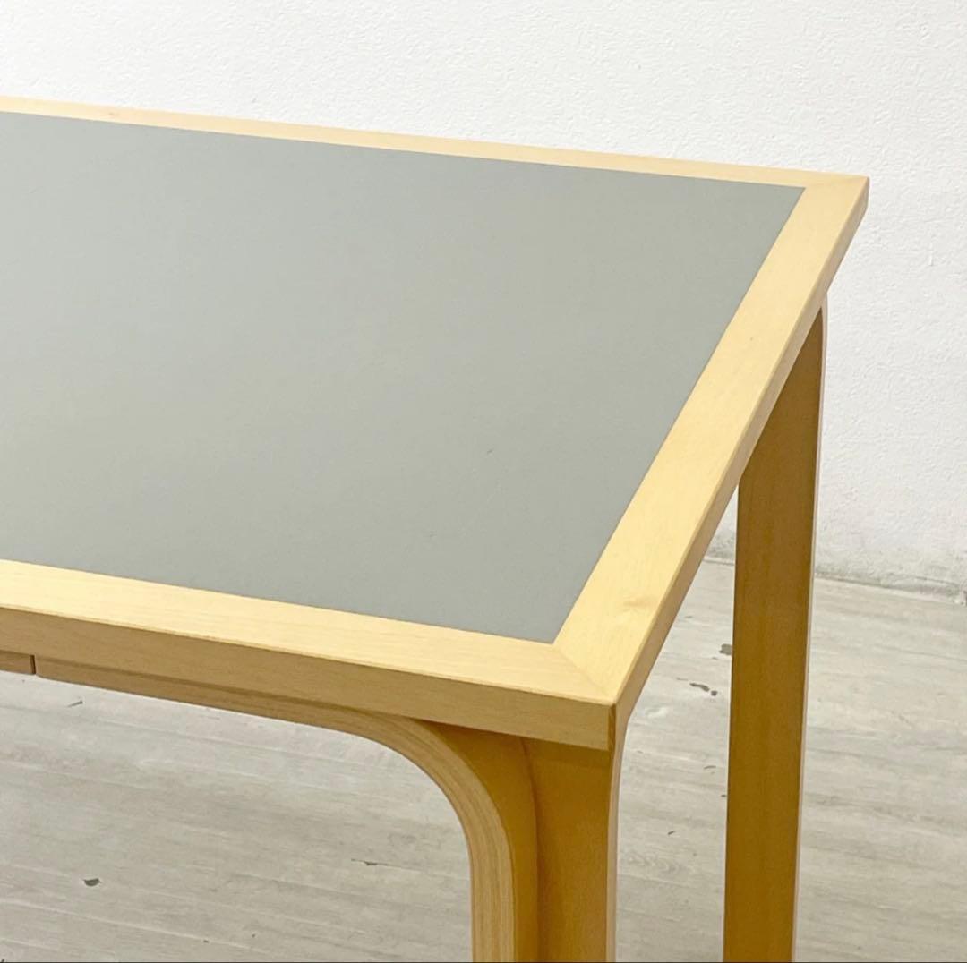 値下げ　マグナスオルセン　デスク　テーブル　アルヴァ・アアルト　リノリウム天板