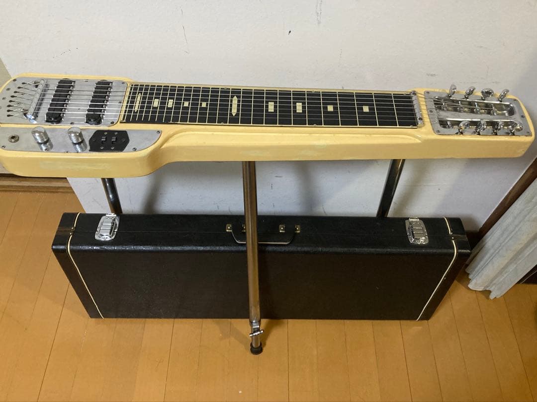 Guyatone グヤ8弦スチールギター　スタンド、ケース付