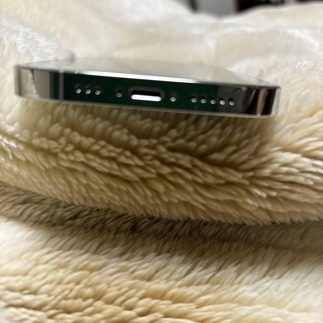 Apple iPhone 13 シルバー 本体