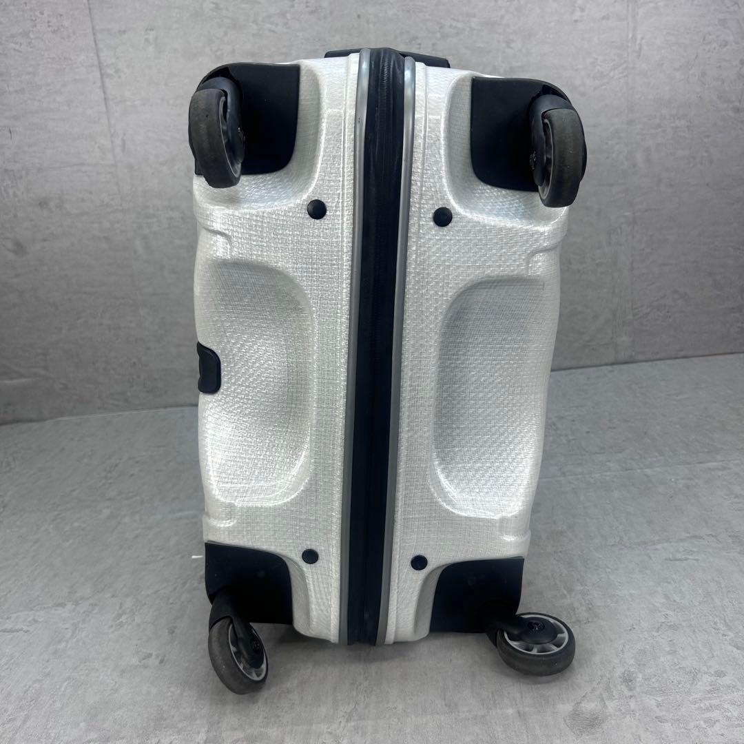 サムソナイト　ファイヤーライト　キャリーケース 69L ホワイト　4輪
